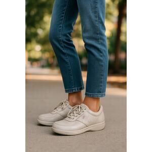 SAS Women’s Beige Sneakers Comfort Walking Shoes Hard Shell Casual size 9.5 EUC